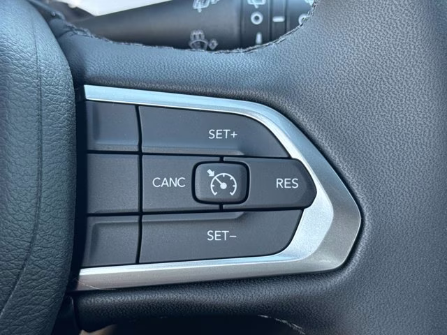 2026 Bright White Clearcoat Jeep Compass Latitude Altitude 4X4 SUV