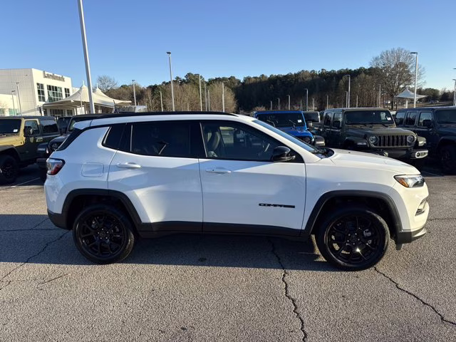 2026 Bright White Clearcoat Jeep Compass Latitude Altitude 4X4 SUV