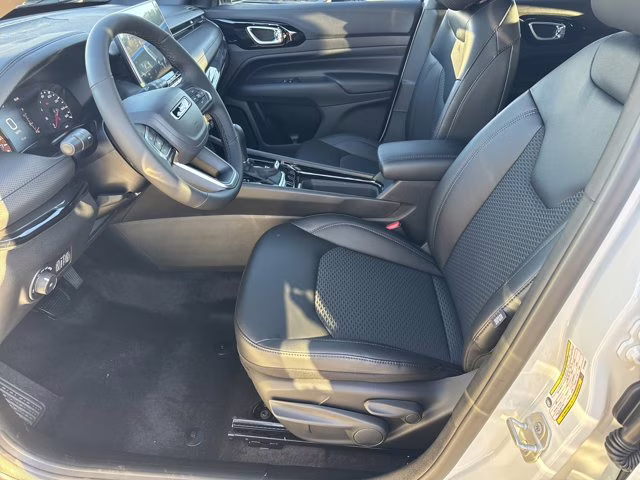 2026 Bright White Clearcoat Jeep Compass Latitude Altitude 4X4 SUV