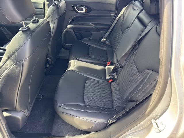 2026 Silver Zynith Metallic Clearcoat Jeep Compass Latitude Altitude 4X4 SUV