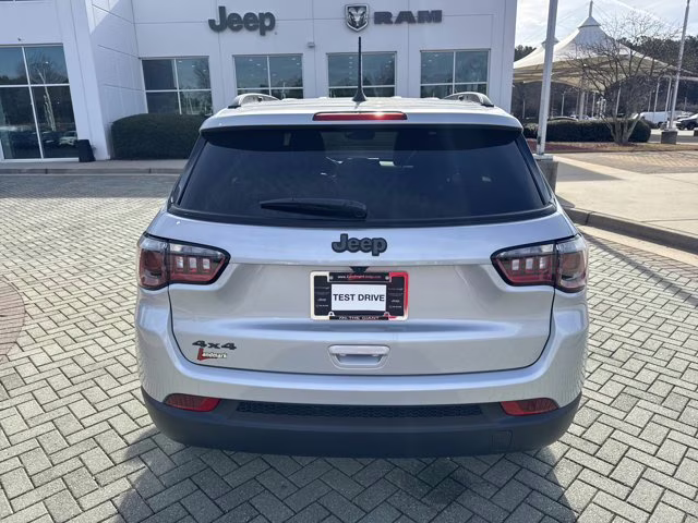 2026 Silver Zynith Metallic Clearcoat Jeep Compass Latitude Altitude 4X4 SUV