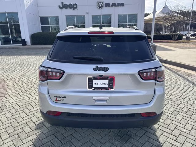 2026 Silver Zynith Metallic Clearcoat Jeep Compass Latitude Altitude 4X4 SUV