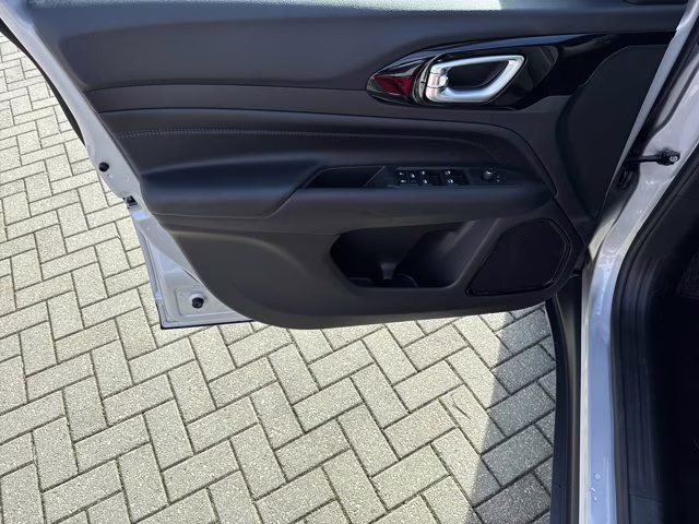 2026 Silver Zynith Metallic Clearcoat Jeep Compass Latitude Altitude 4X4 SUV