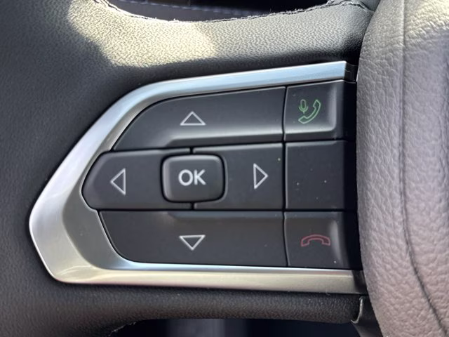 2026 Silver Zynith Metallic Clearcoat Jeep Compass Latitude Altitude 4X4 SUV