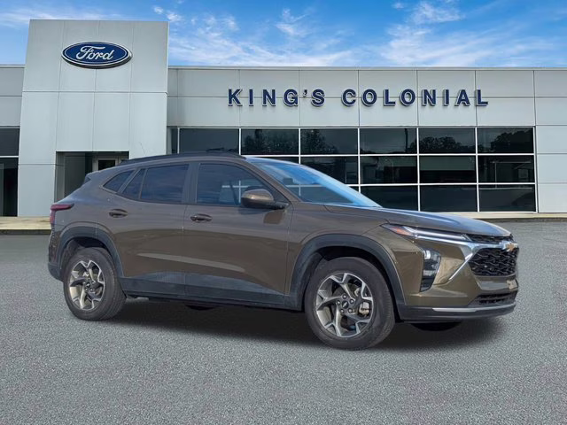 2024 Harvest Bronze Metallic Chevrolet Trax LT w/11 LCD Screen, Conv Pkg, & Driver Confidence  FWD SUV