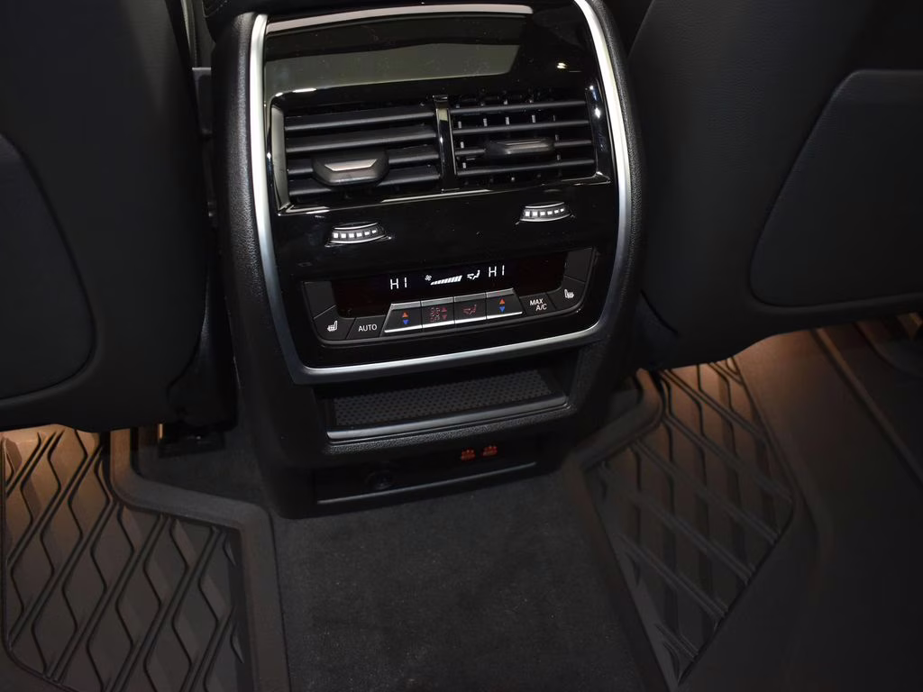 2026 Alpine White BMW X7 xDrive40i AWD SUV