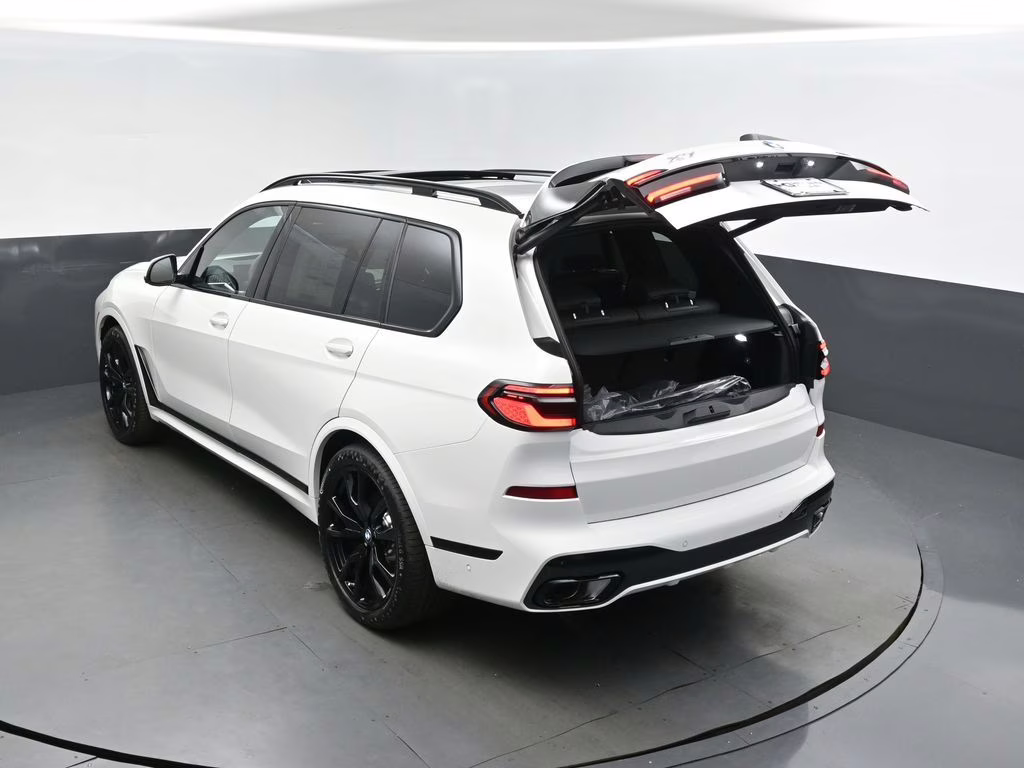 2026 Alpine White BMW X7 xDrive40i AWD SUV