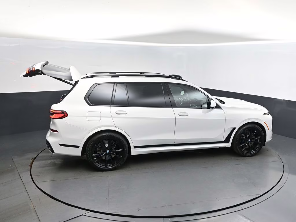 2026 Alpine White BMW X7 xDrive40i AWD SUV