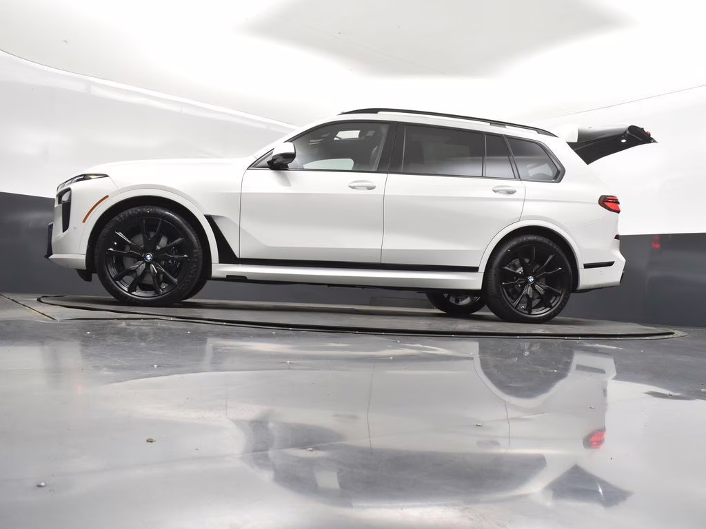 2026 Alpine White BMW X7 xDrive40i AWD SUV