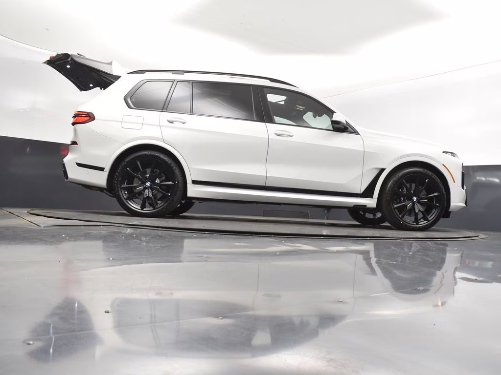 2026 Alpine White BMW X7 xDrive40i AWD SUV