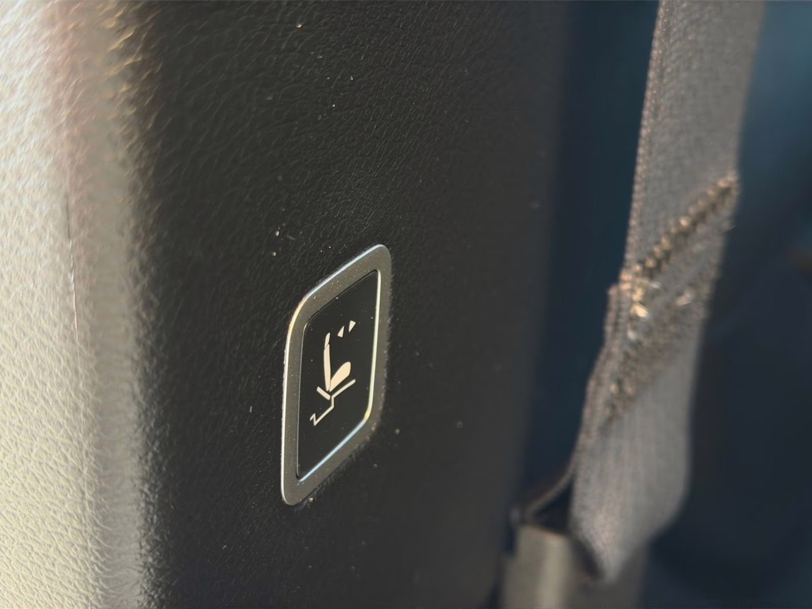 2026 Bright White Clearcoat Chrysler Pacifica Select AWD Van