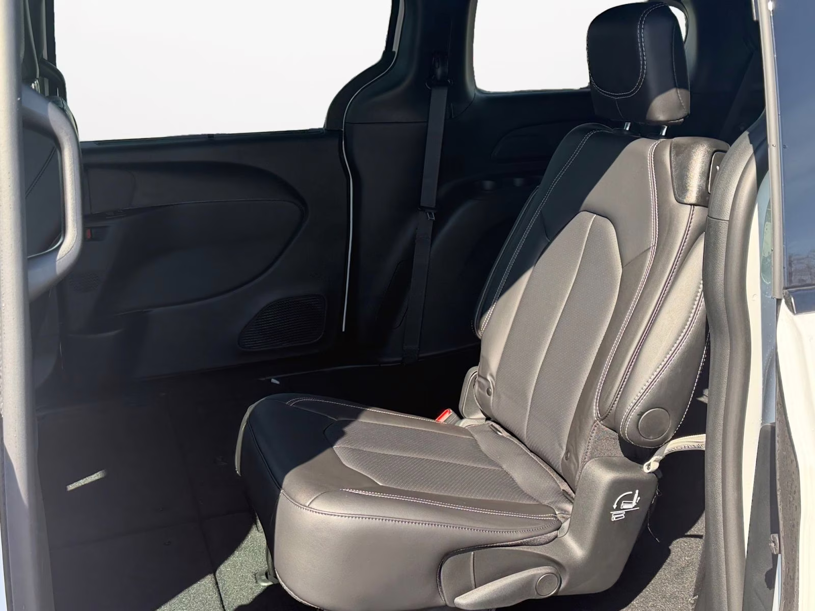 2026 Bright White Clearcoat Chrysler Pacifica Select AWD Van