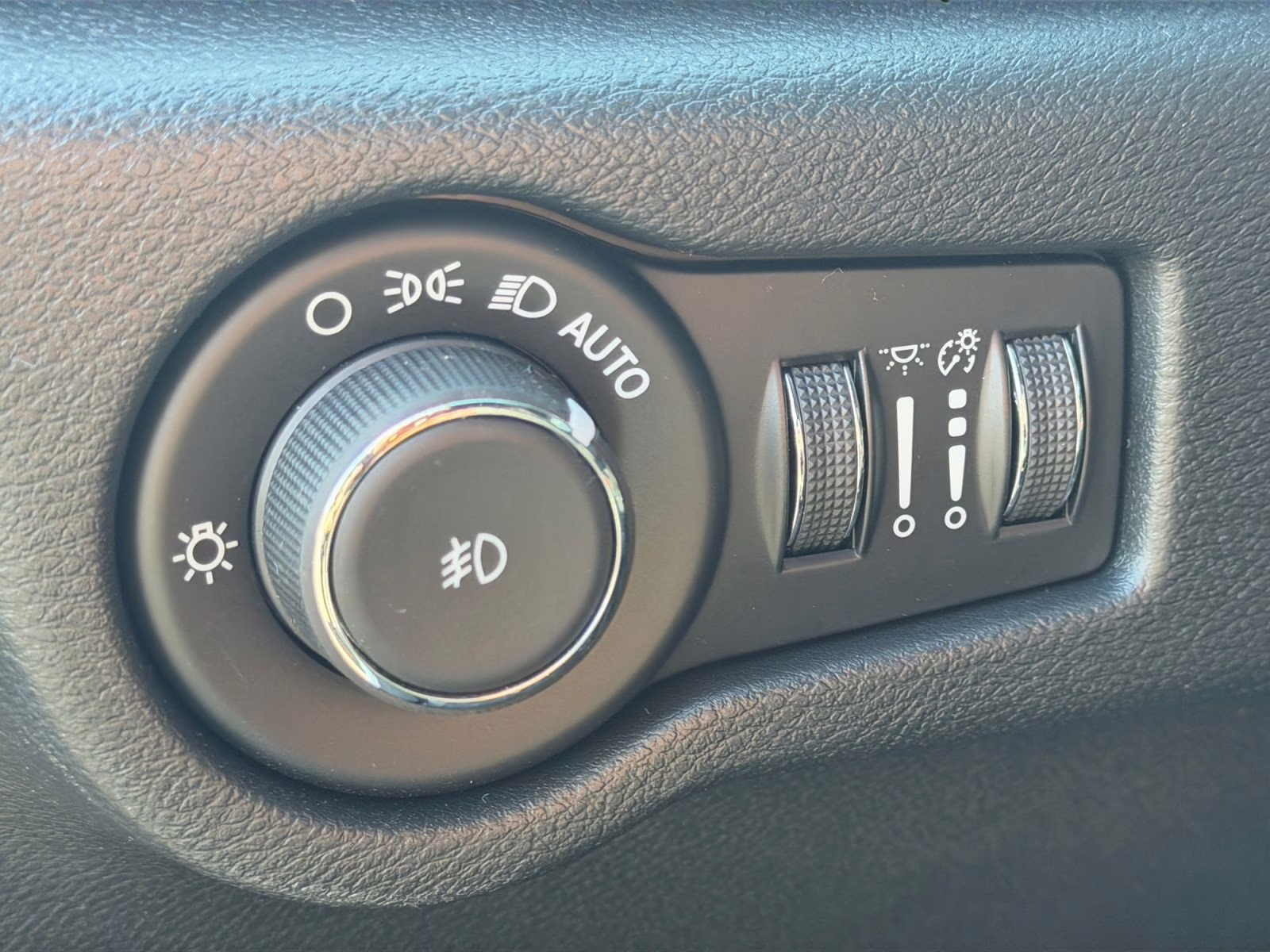 2026 Bright White Clearcoat Chrysler Pacifica Select AWD Van