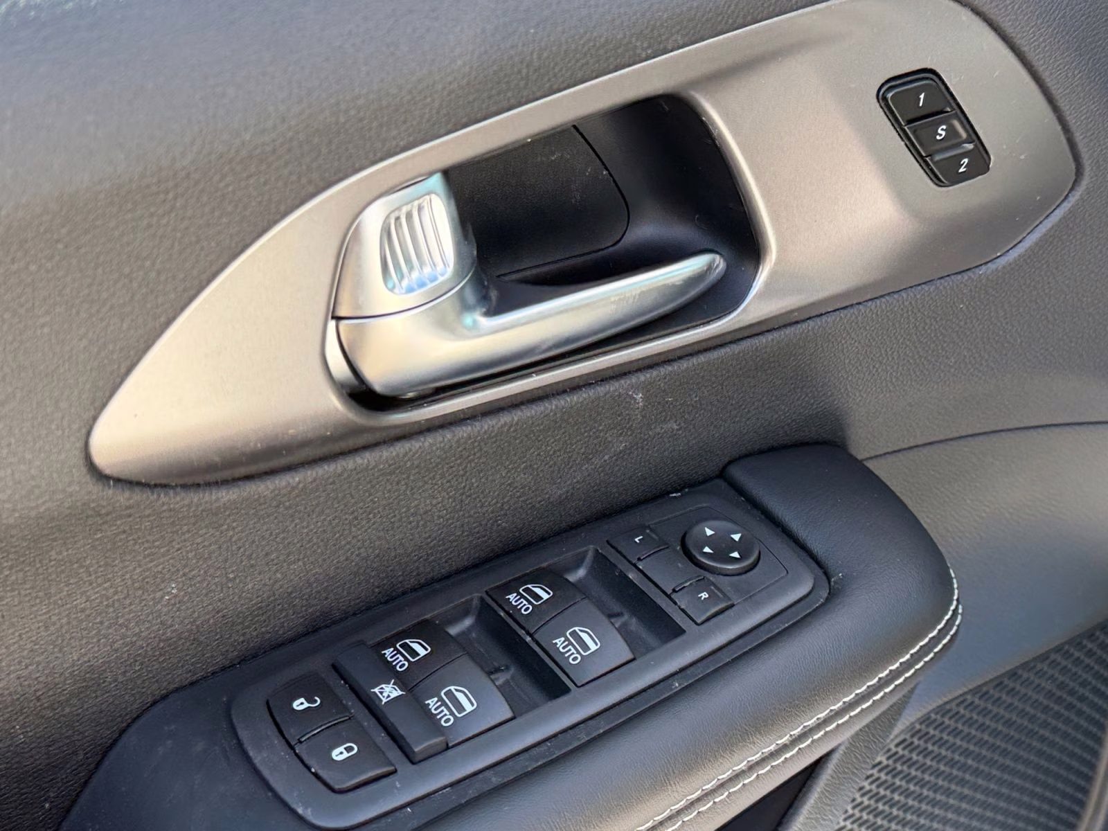 2026 Bright White Clearcoat Chrysler Pacifica Select AWD Van