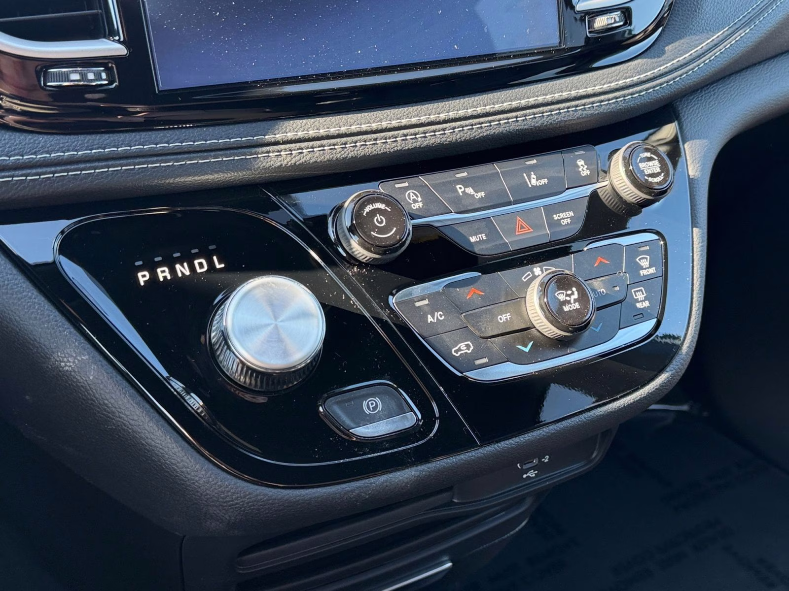 2026 Bright White Clearcoat Chrysler Pacifica Select AWD Van