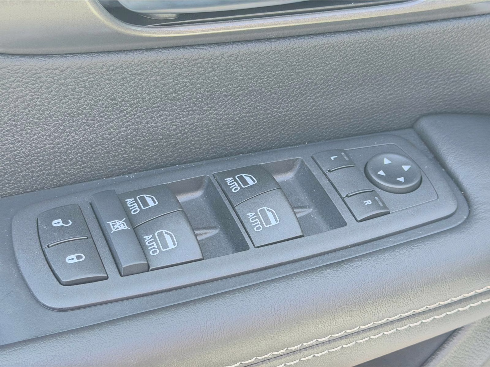 2026 Bright White Clearcoat Chrysler Pacifica Select AWD Van