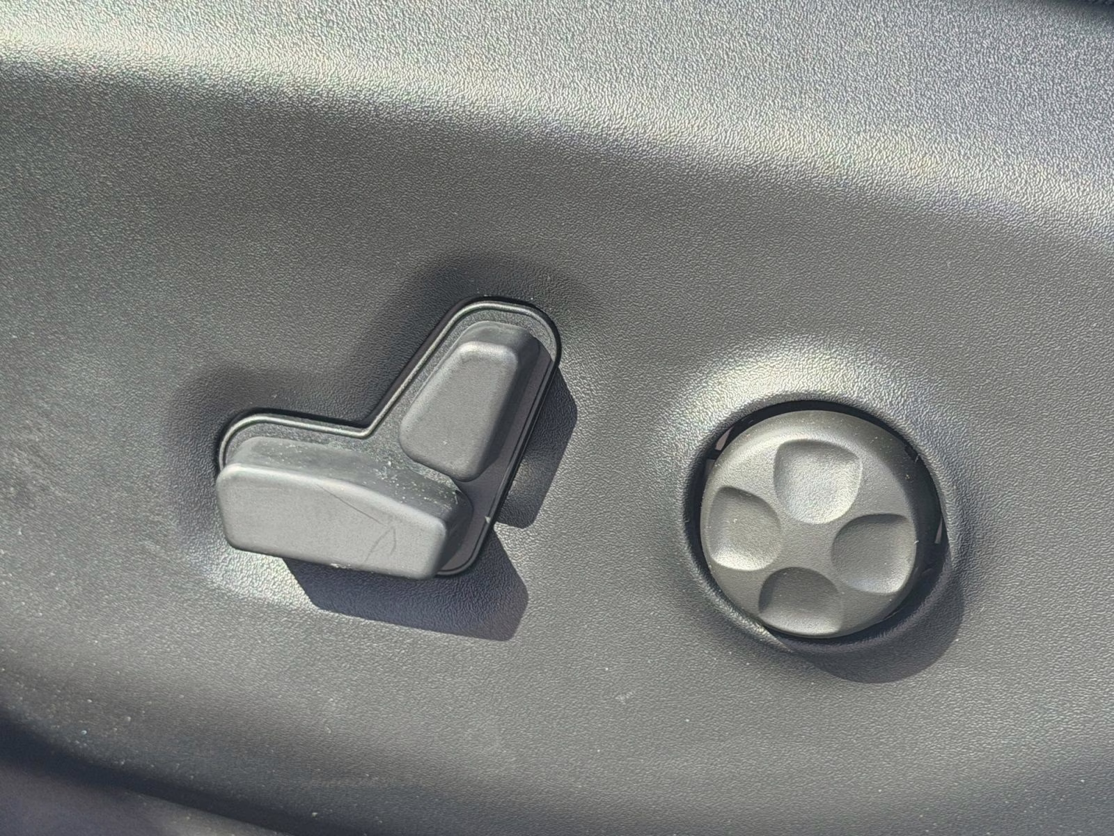 2026 Bright White Clearcoat Chrysler Pacifica Select AWD Van