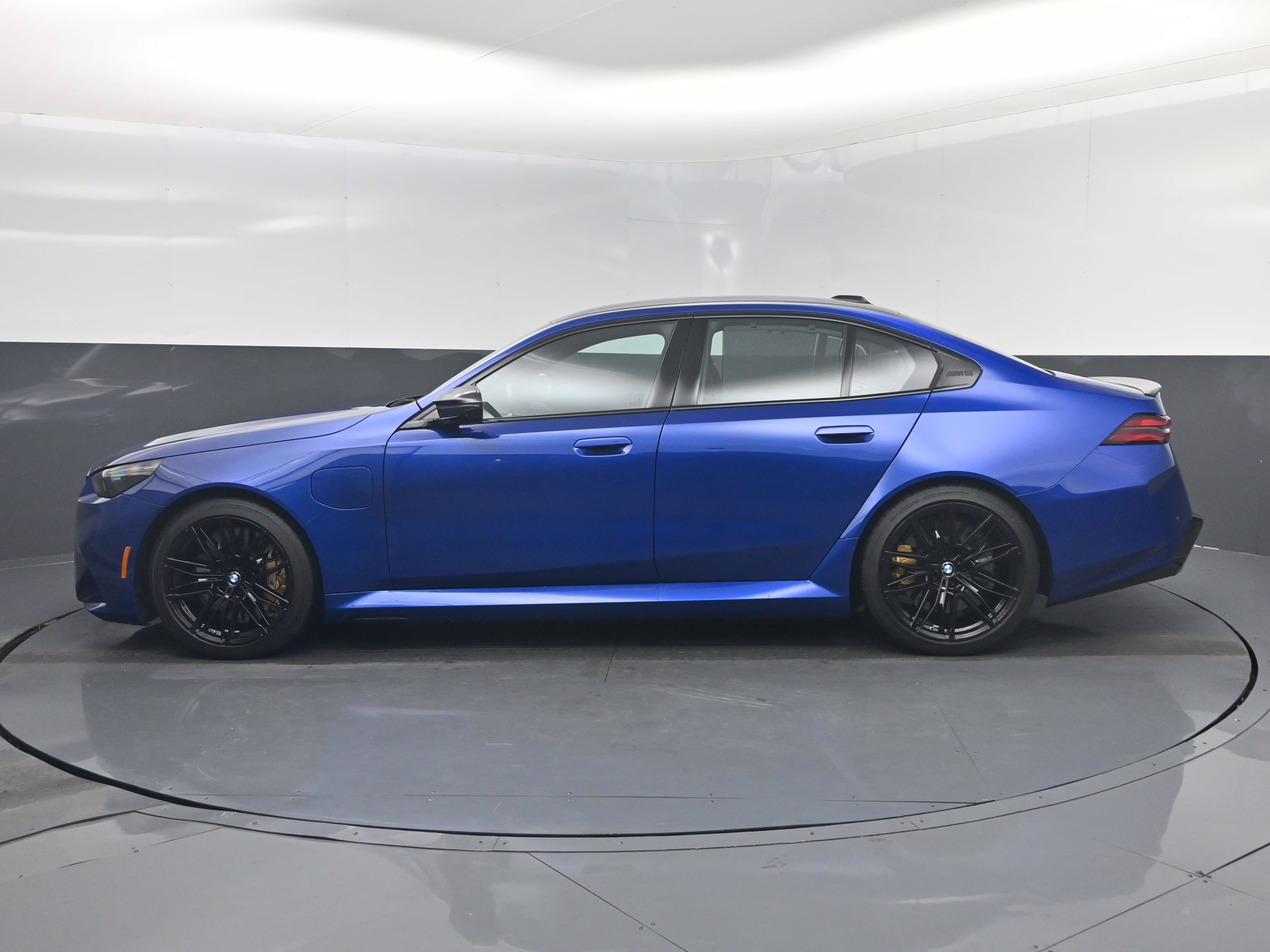 2025 Marina Bay Blue Metallic BMW M5 Base AWD Sedan