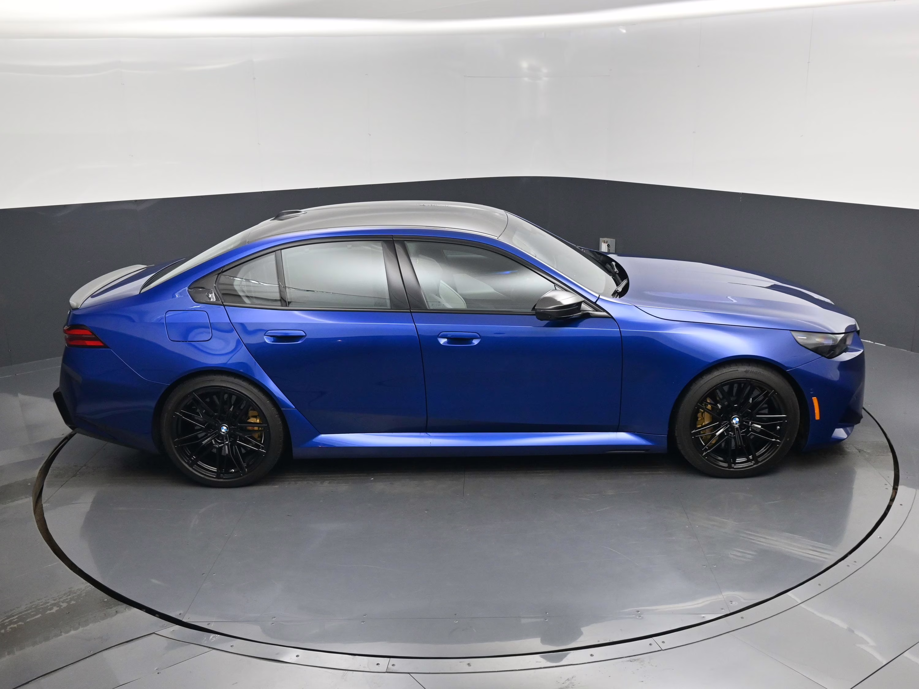 2025 Marina Bay Blue Metallic BMW M5 Base AWD Sedan