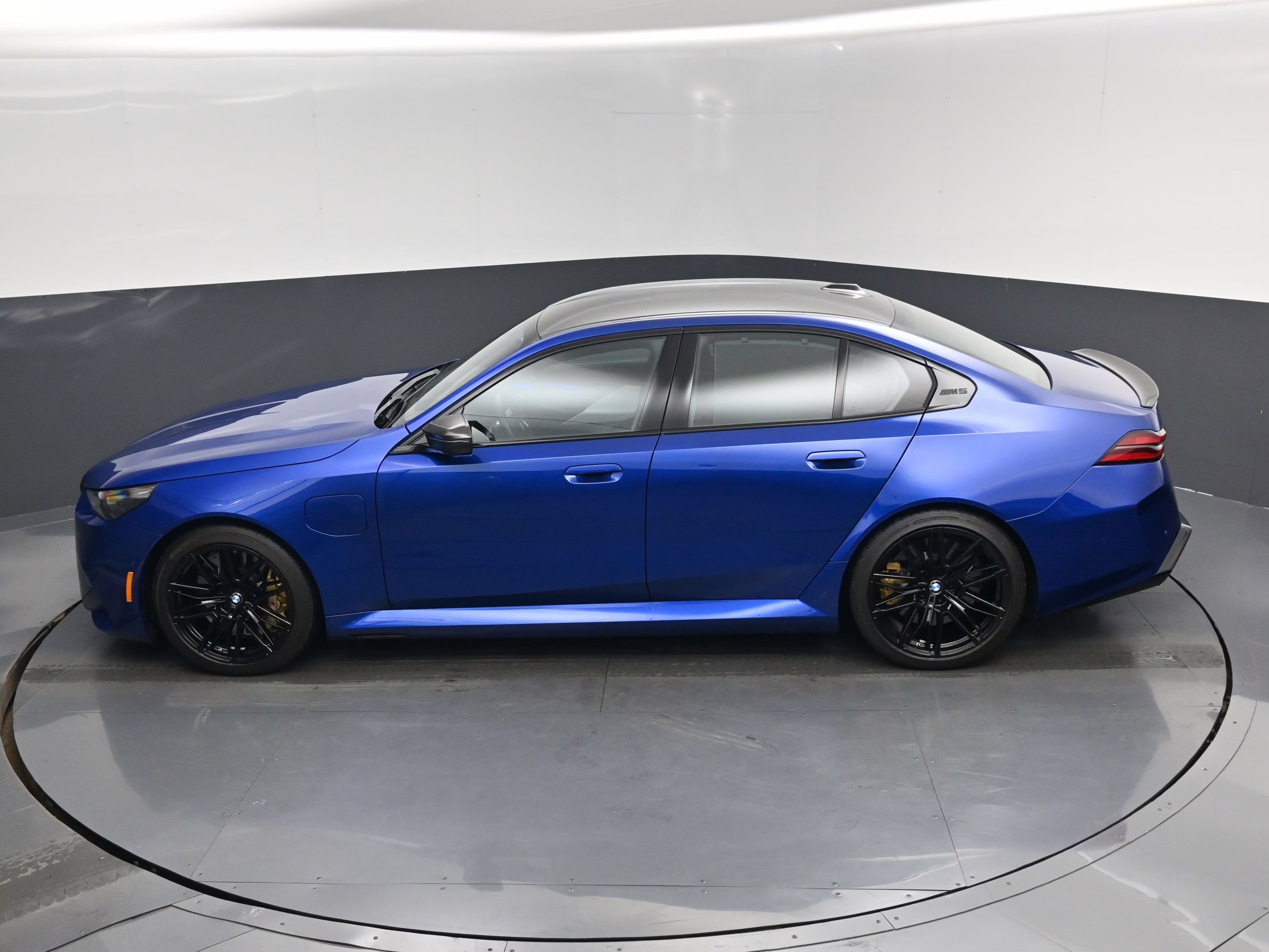 2025 Marina Bay Blue Metallic BMW M5 Base AWD Sedan