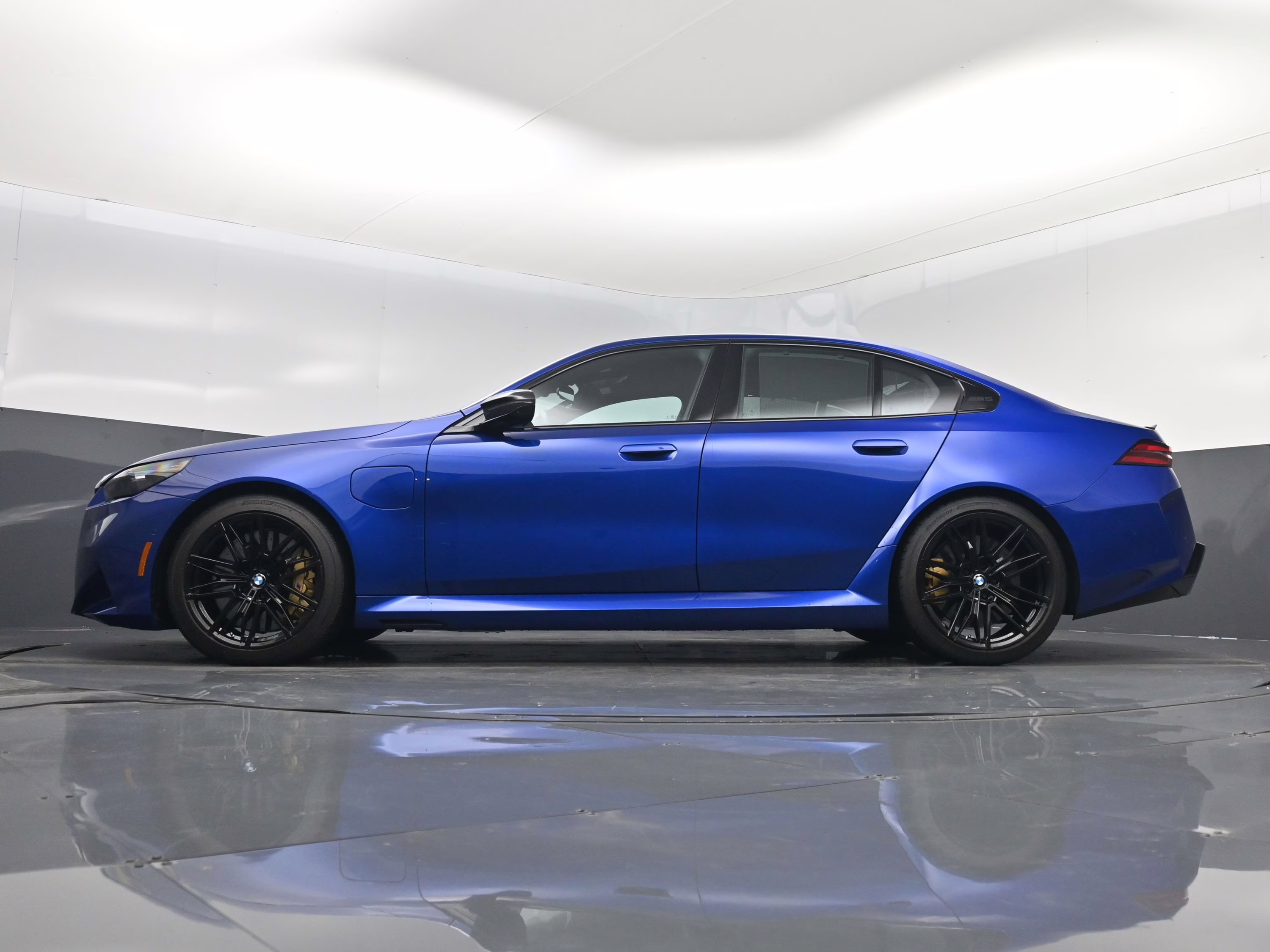 2025 Marina Bay Blue Metallic BMW M5 Base AWD Sedan