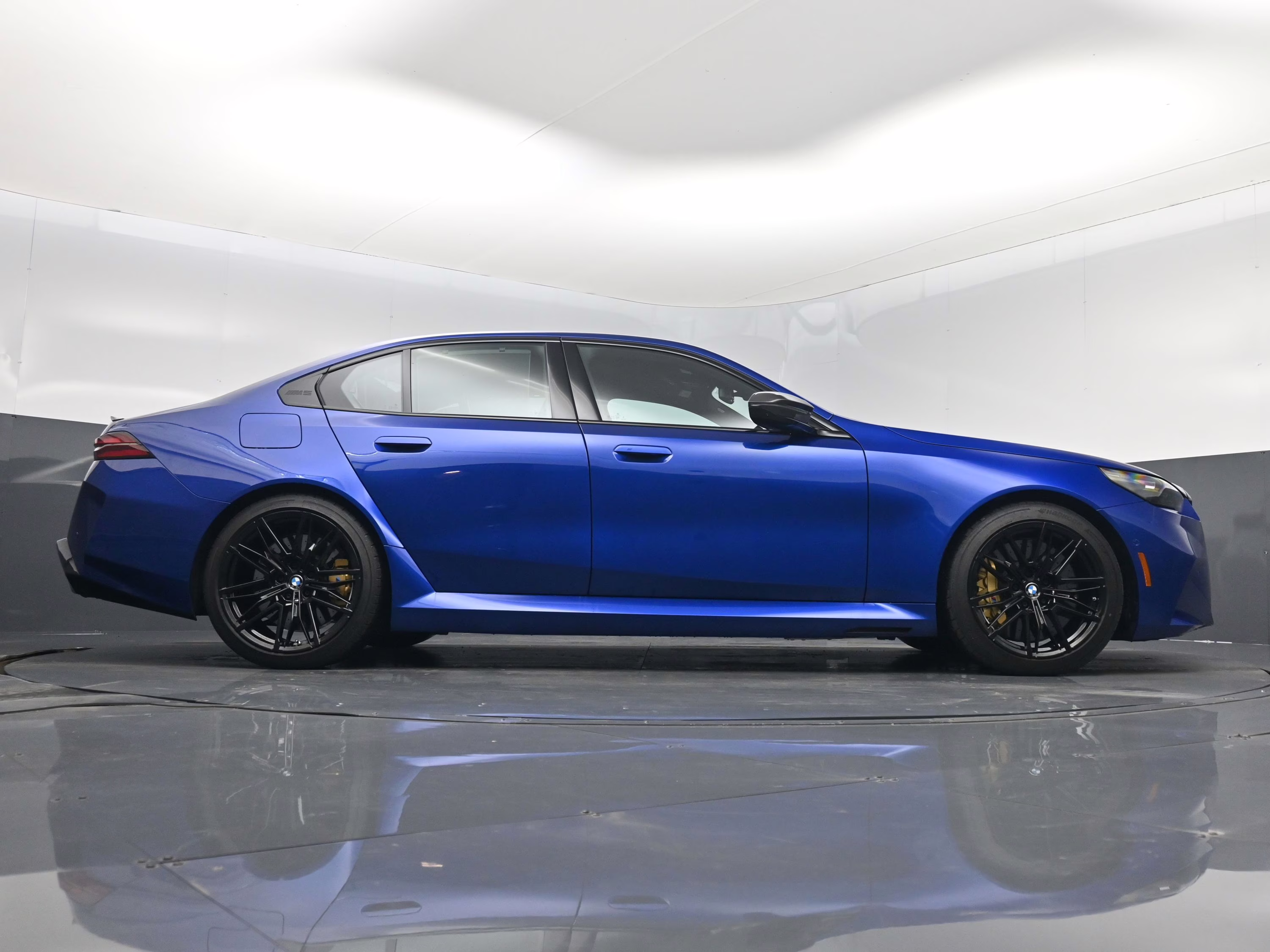 2025 Marina Bay Blue Metallic BMW M5 Base AWD Sedan