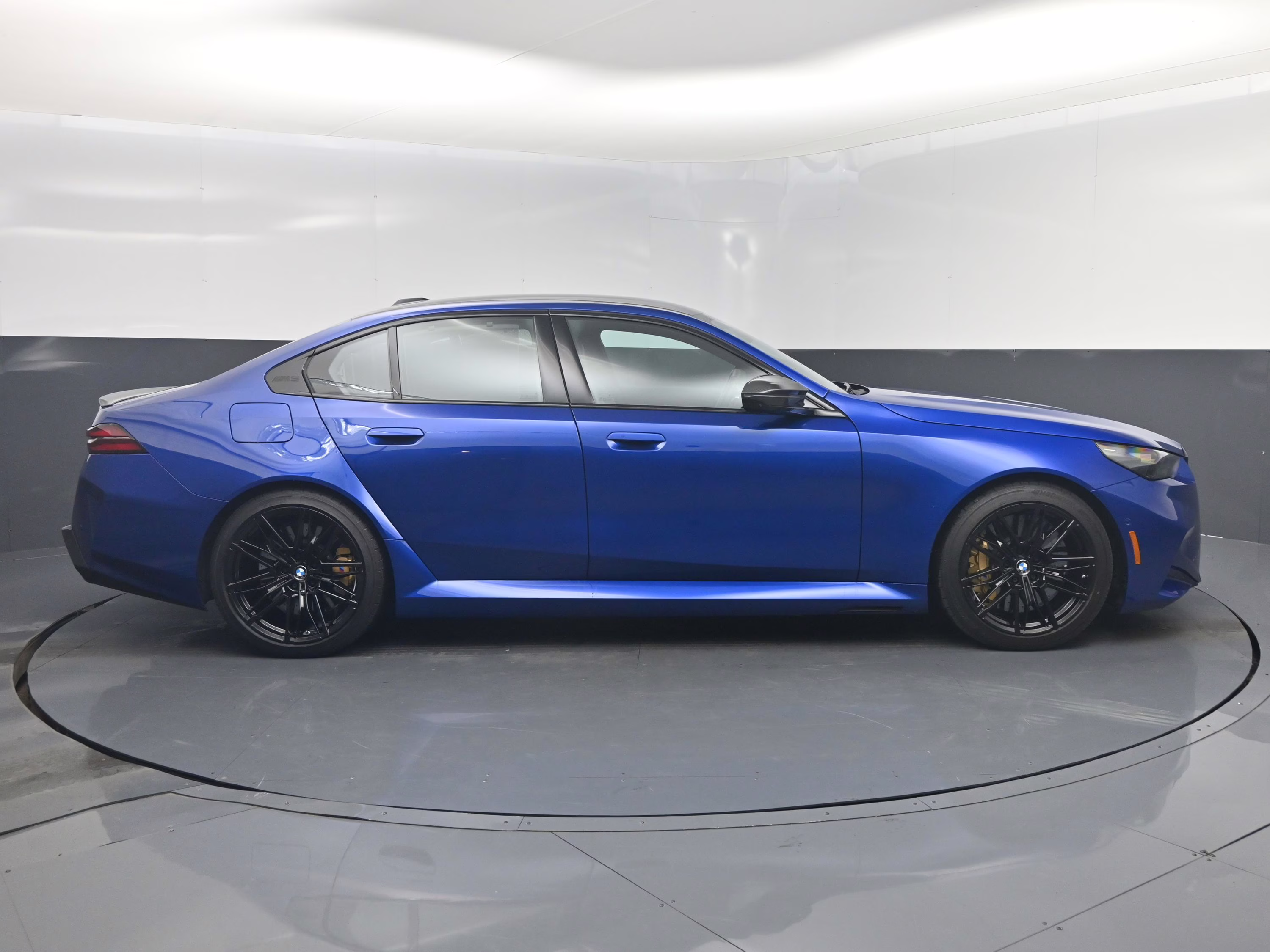 2025 Marina Bay Blue Metallic BMW M5 Base AWD Sedan