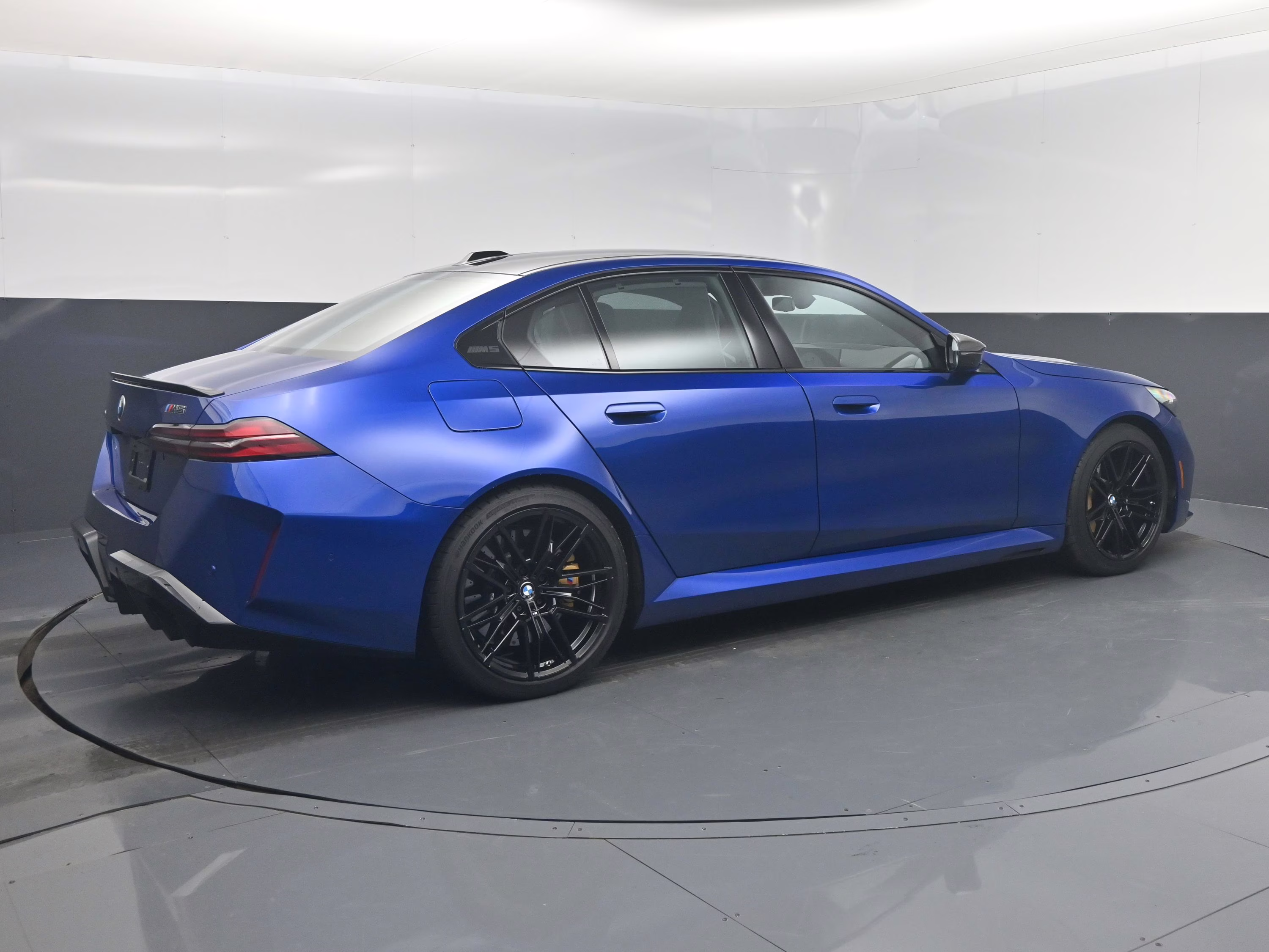 2025 Marina Bay Blue Metallic BMW M5 Base AWD Sedan