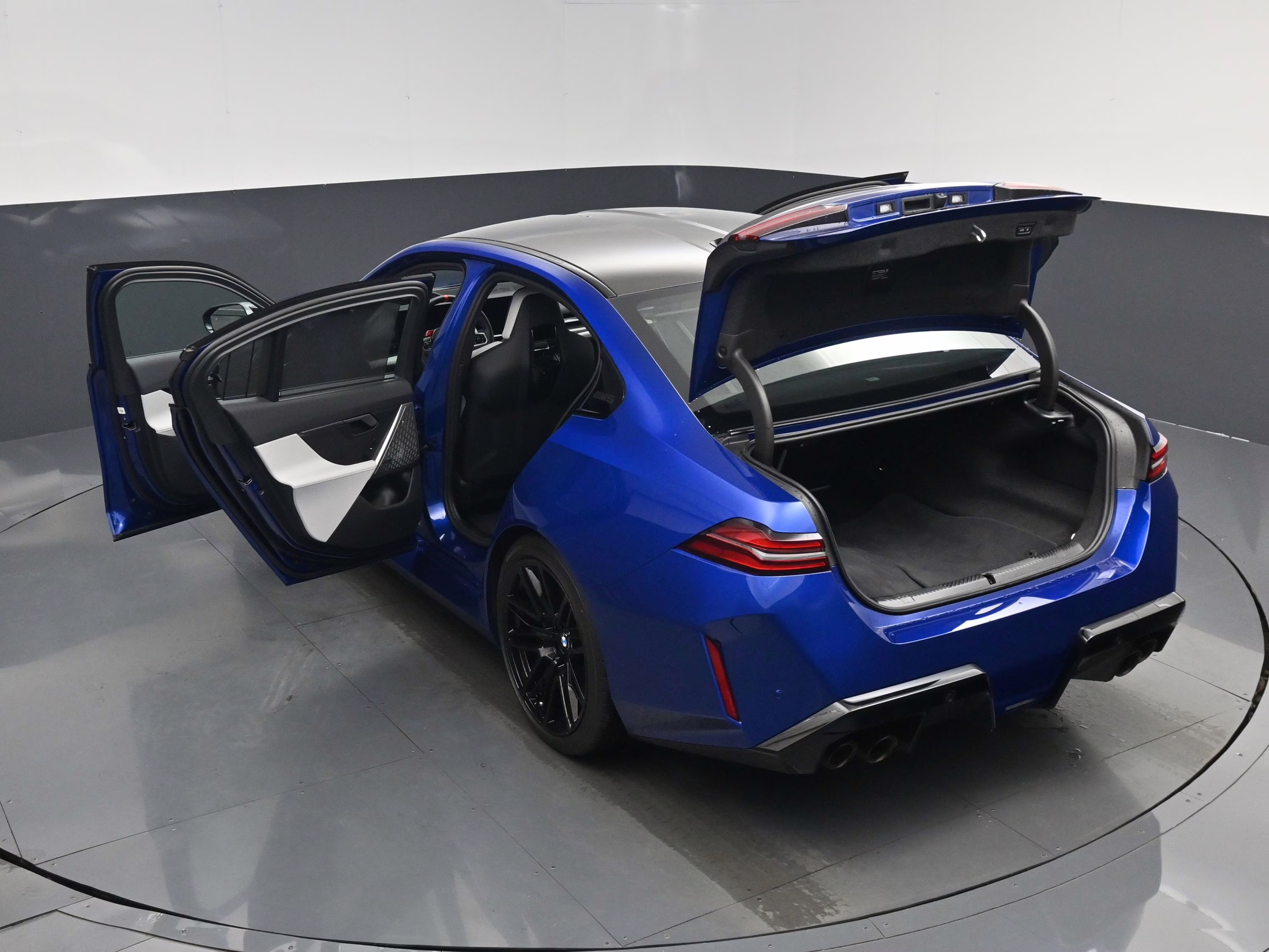 2025 Marina Bay Blue Metallic BMW M5 Base AWD Sedan