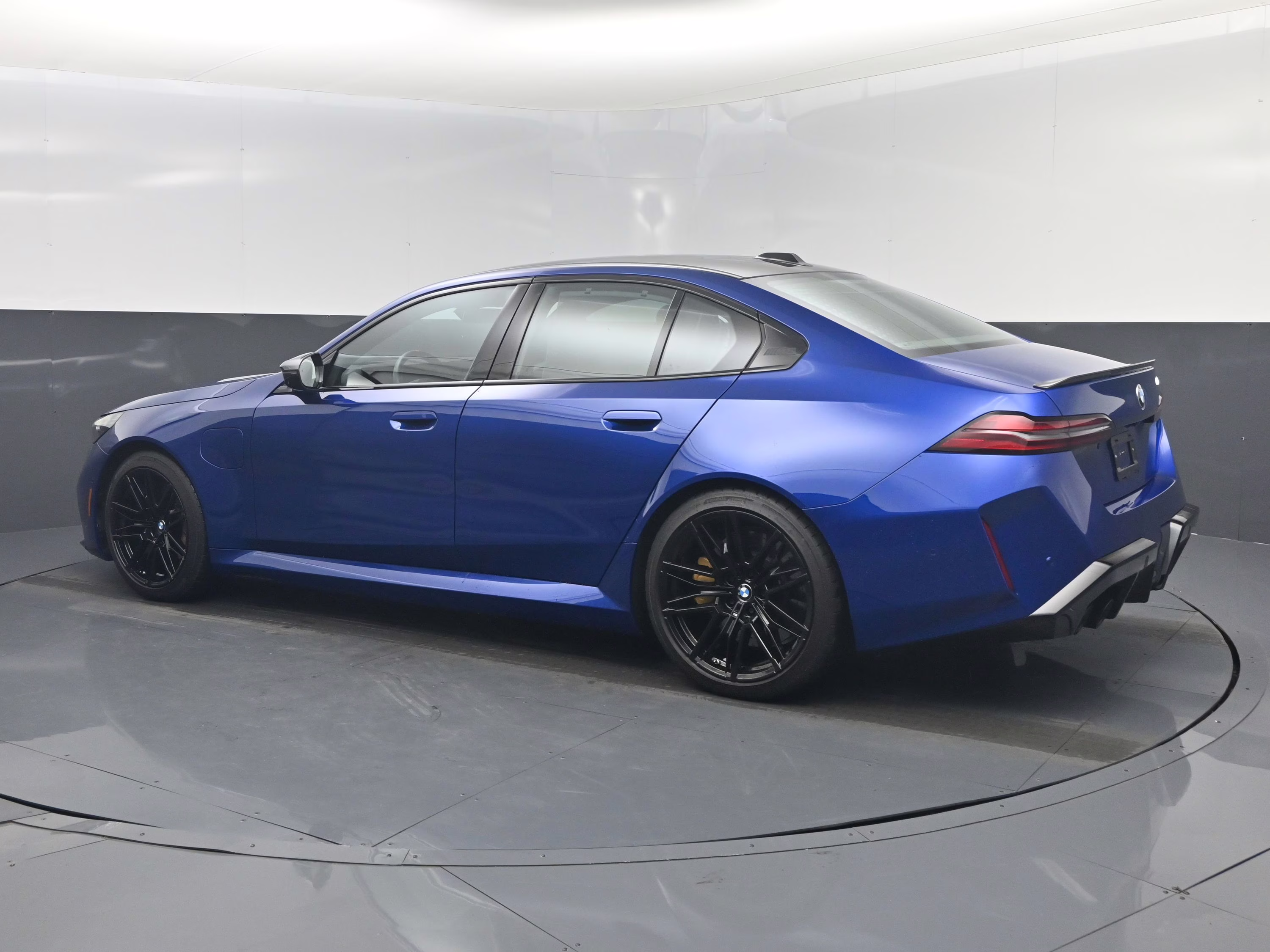 2025 Marina Bay Blue Metallic BMW M5 Base AWD Sedan