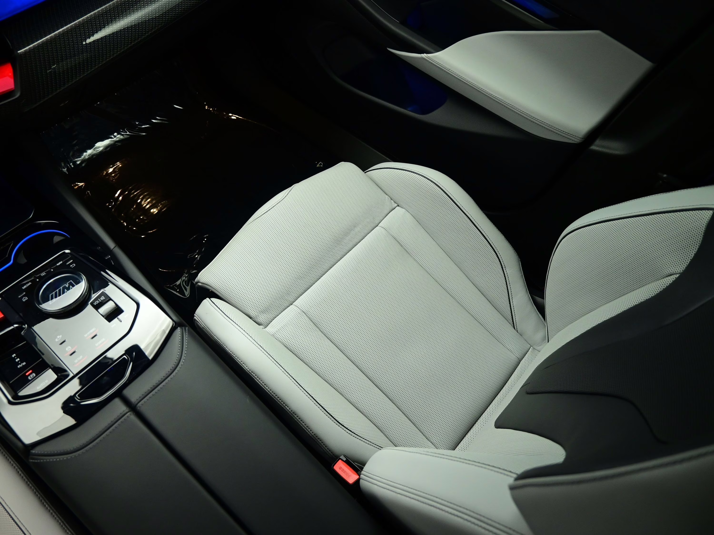 2025 Marina Bay Blue Metallic BMW M5 Base AWD Sedan