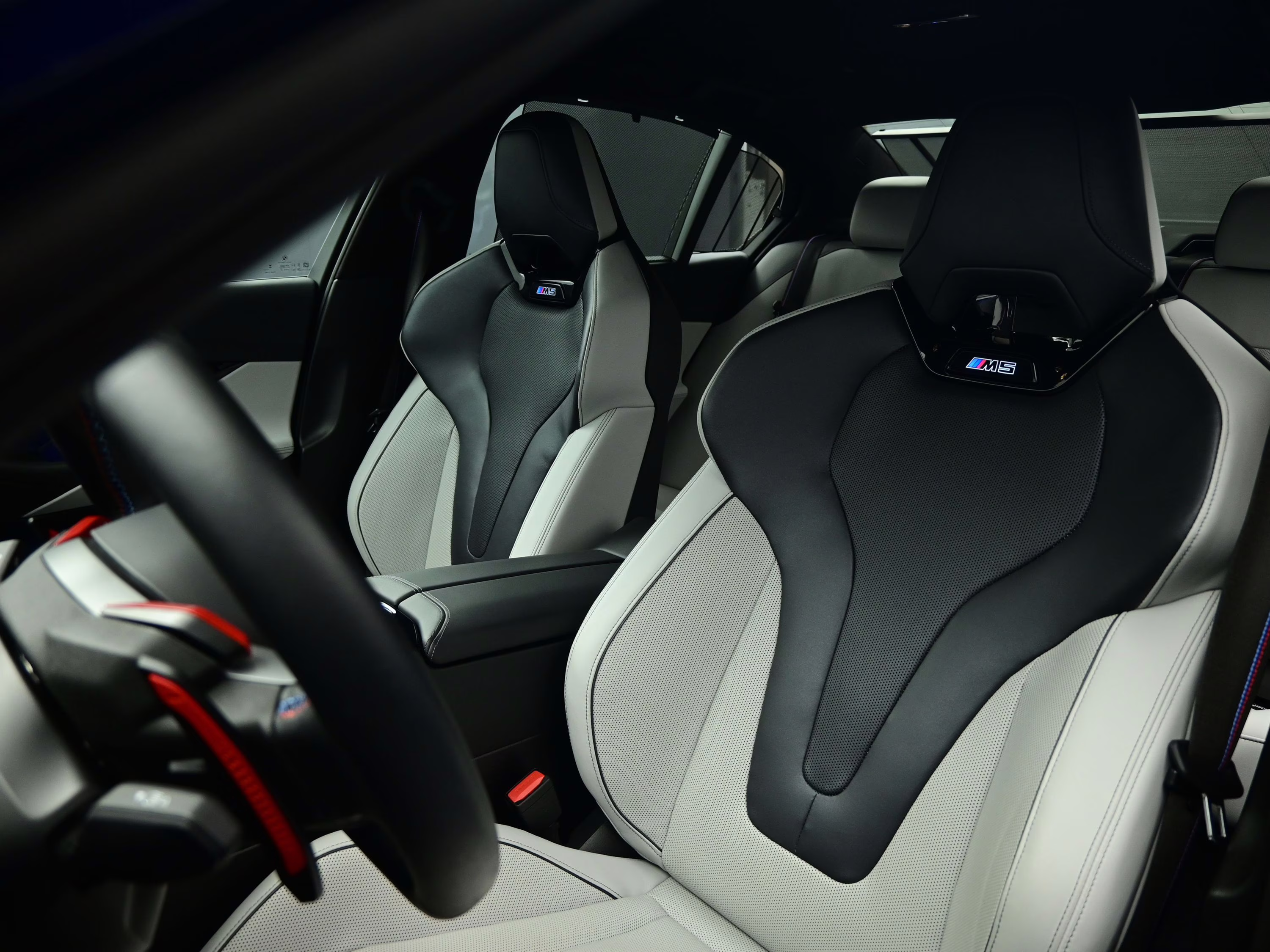 2025 Marina Bay Blue Metallic BMW M5 Base AWD Sedan