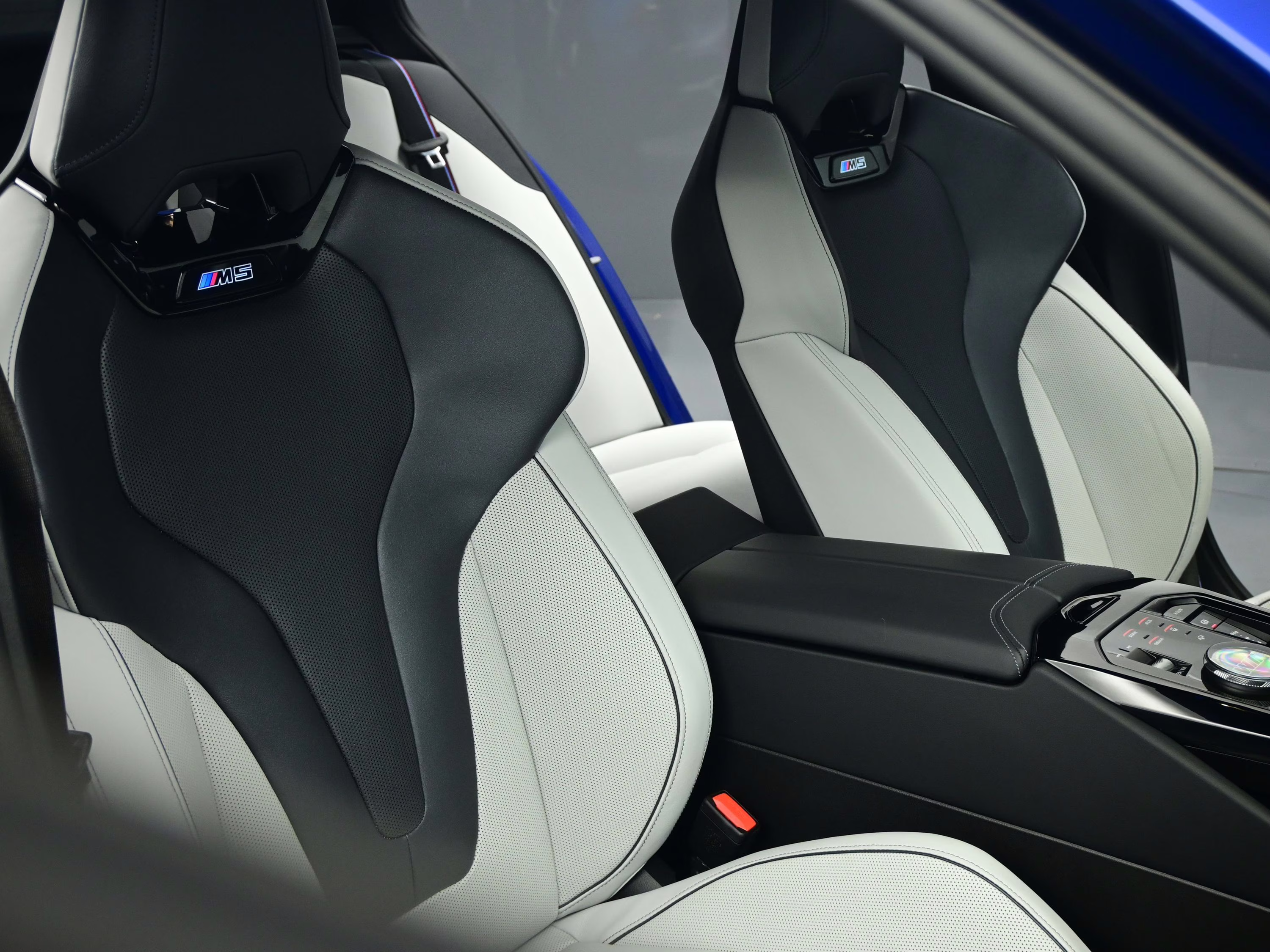 2025 Marina Bay Blue Metallic BMW M5 Base AWD Sedan