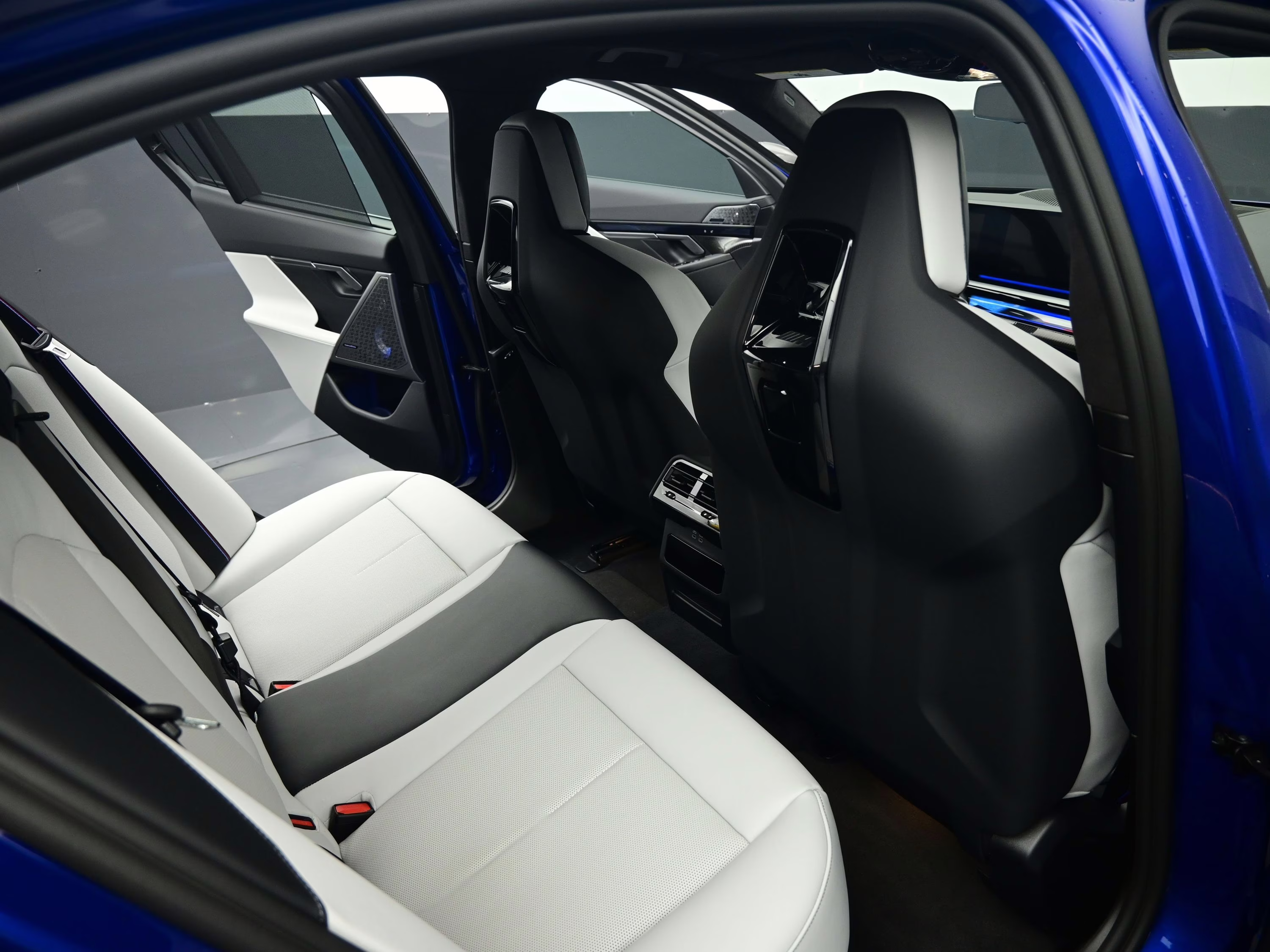 2025 Marina Bay Blue Metallic BMW M5 Base AWD Sedan