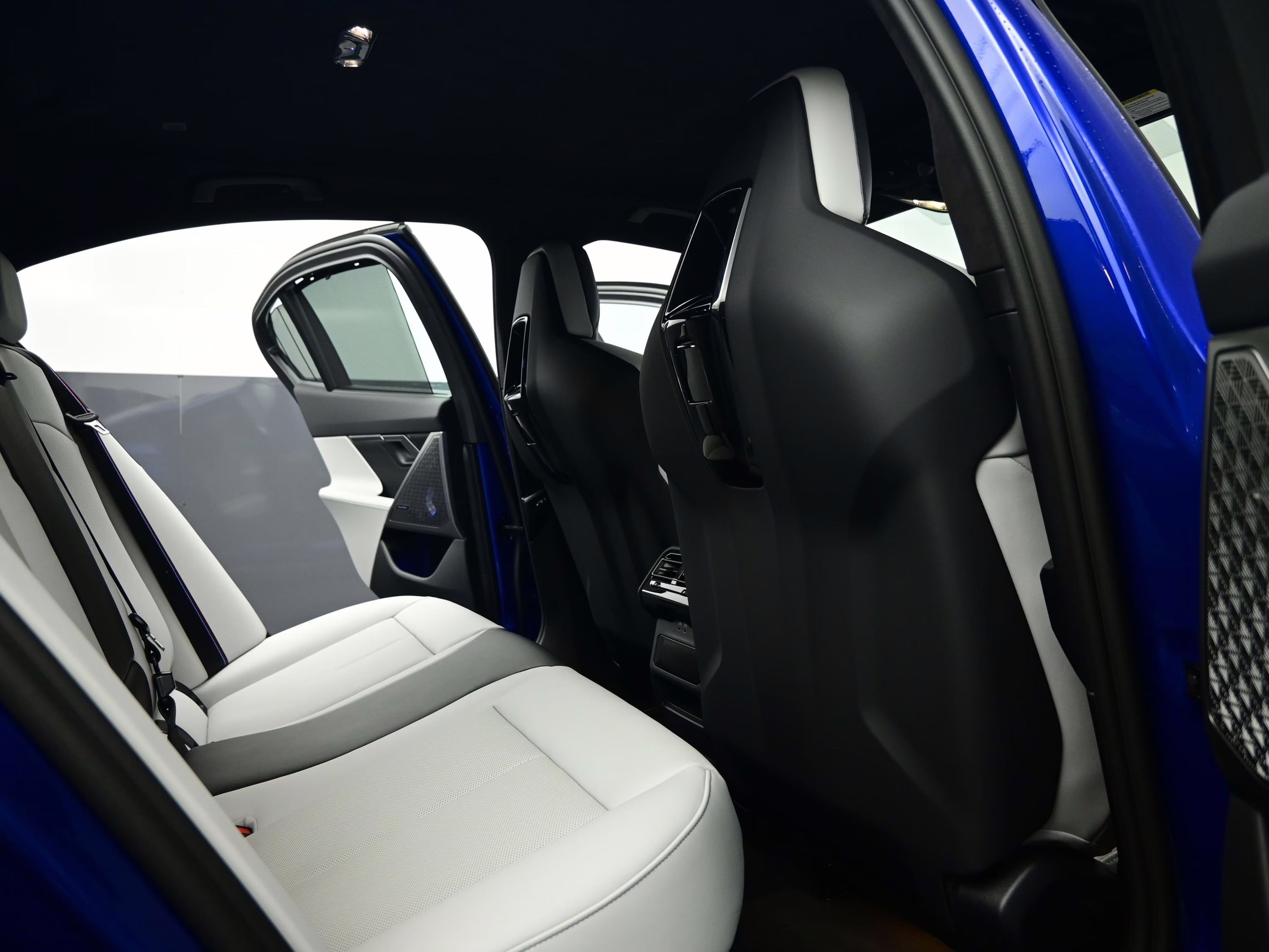 2025 Marina Bay Blue Metallic BMW M5 Base AWD Sedan