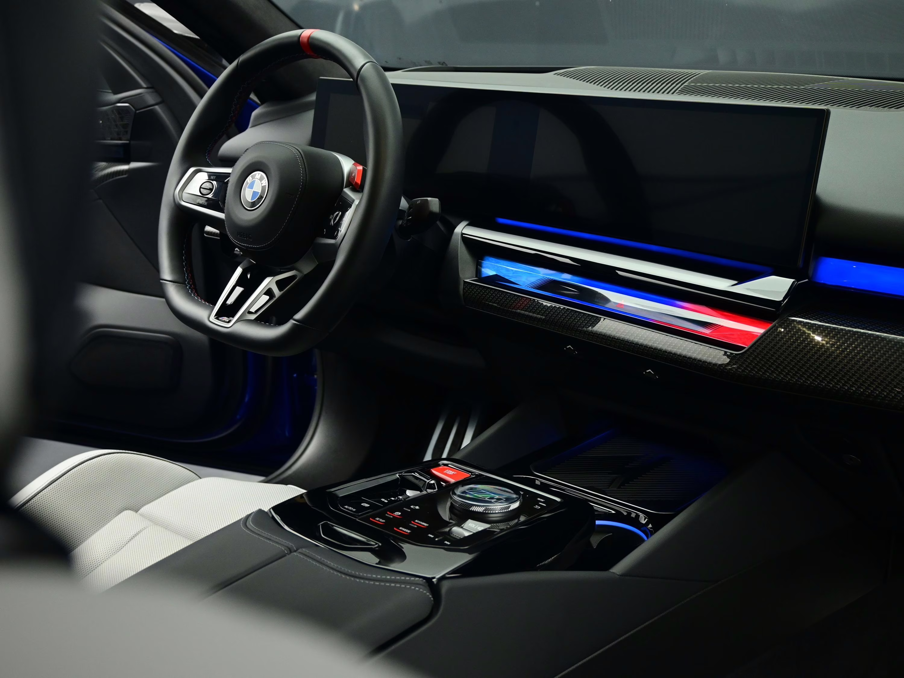 2025 Marina Bay Blue Metallic BMW M5 Base AWD Sedan