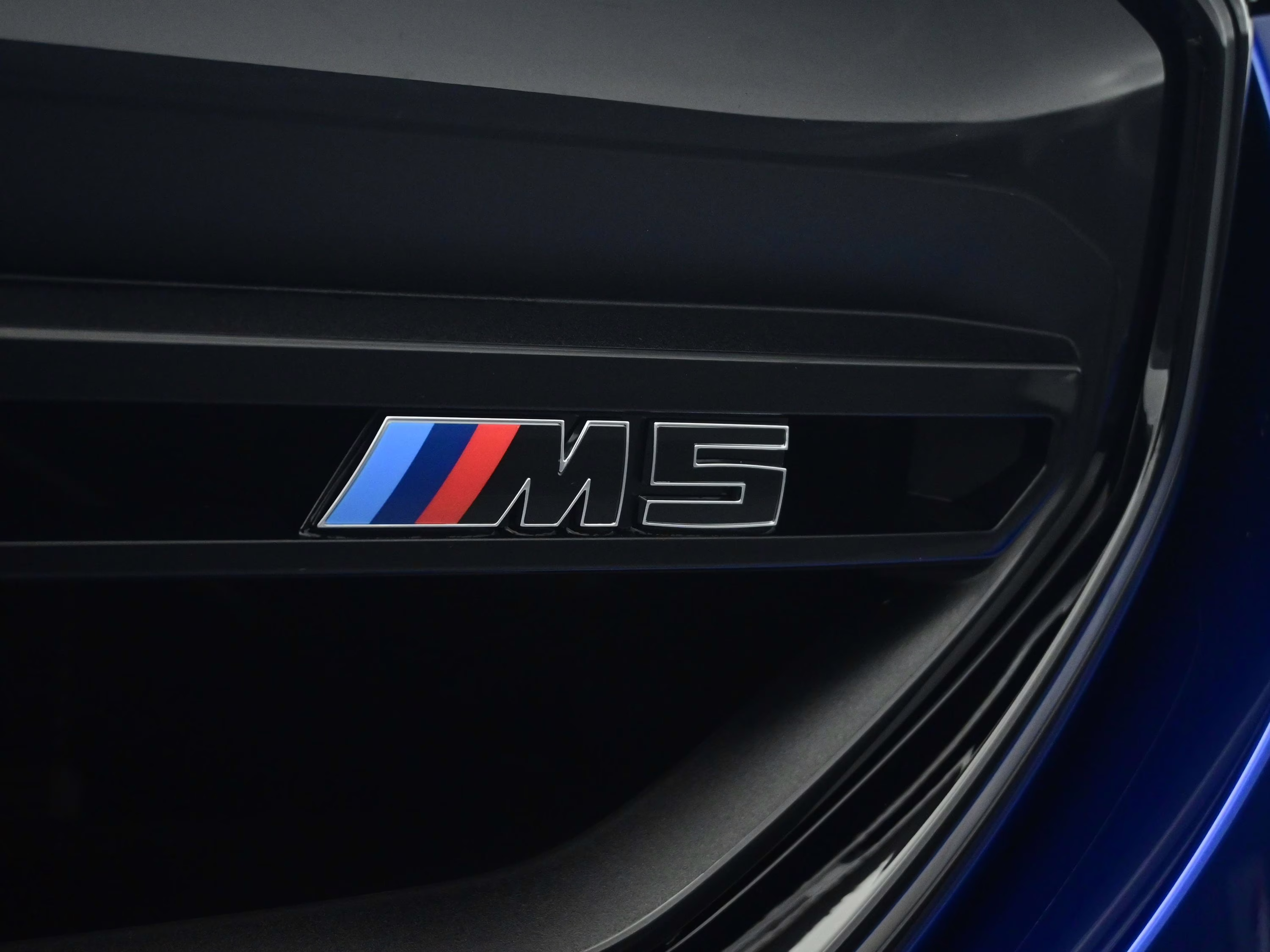 2025 Marina Bay Blue Metallic BMW M5 Base AWD Sedan