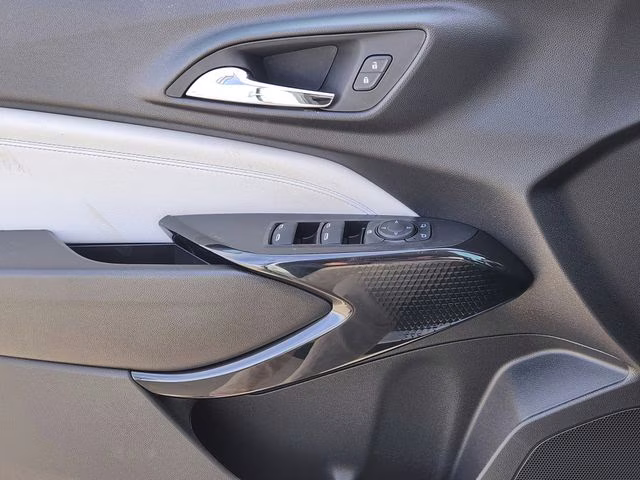 2026 Summit White Chevrolet Trax LT FWD SUV