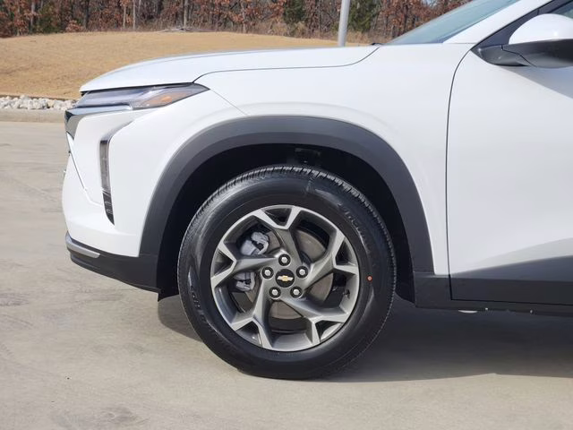 2026 Summit White Chevrolet Trax LT FWD SUV