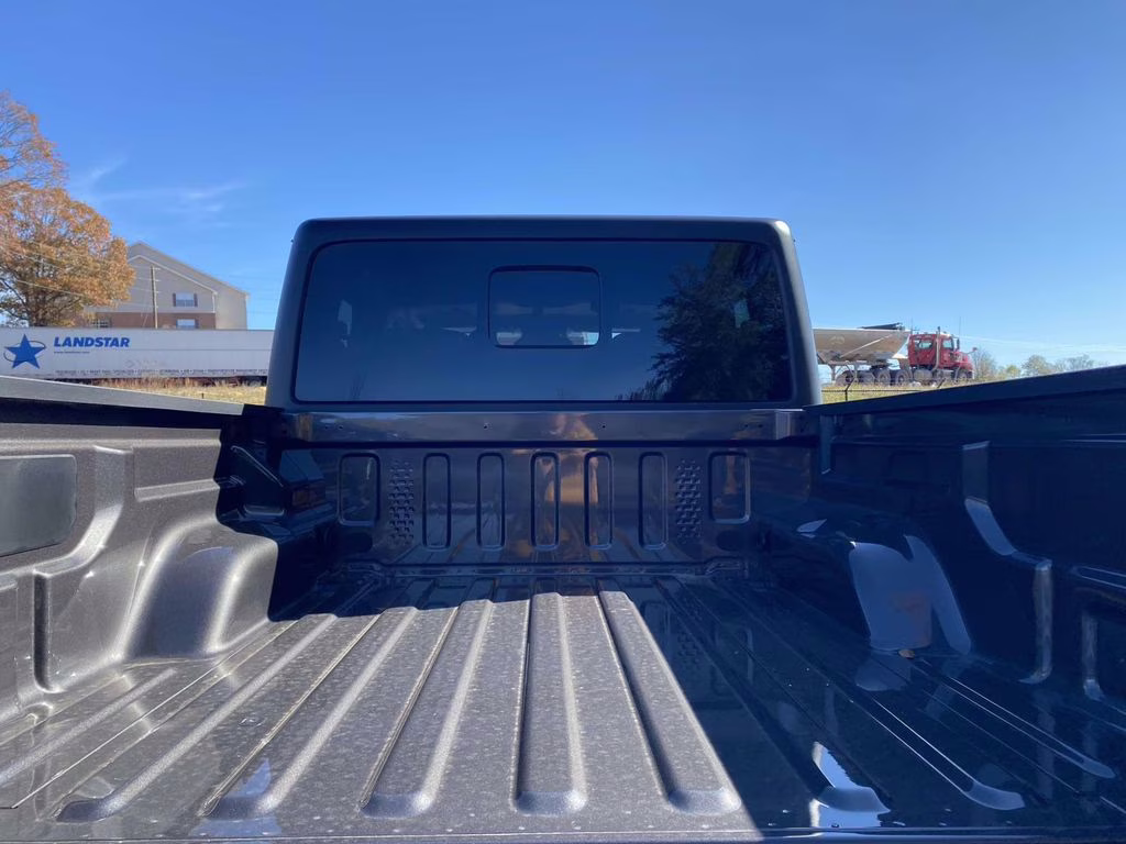 2026 Granite Crystal Metallic Clearcoat Jeep Gladiator Mojave 4X4 Truck