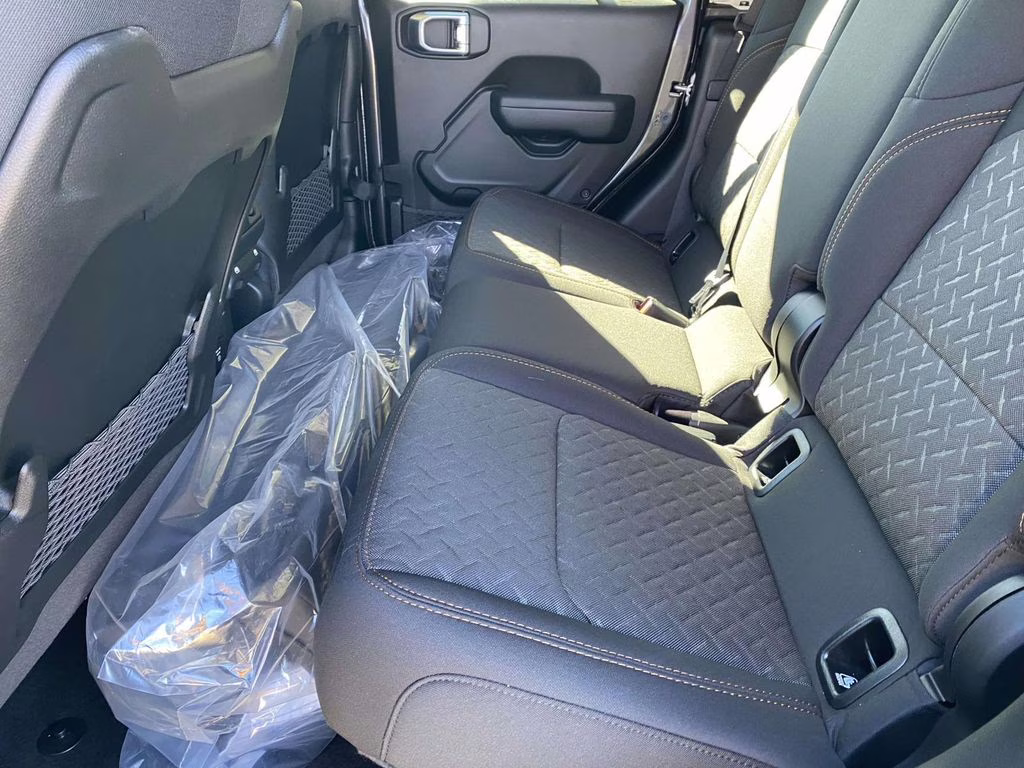 2026 Granite Crystal Metallic Clearcoat Jeep Gladiator Mojave 4X4 Truck