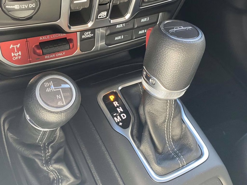 2026 Granite Crystal Metallic Clearcoat Jeep Gladiator Mojave 4X4 Truck