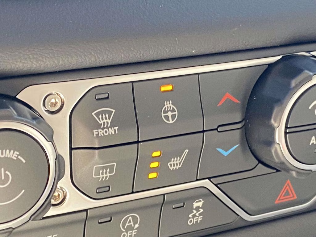 2026 Granite Crystal Metallic Clearcoat Jeep Gladiator Mojave 4X4 Truck