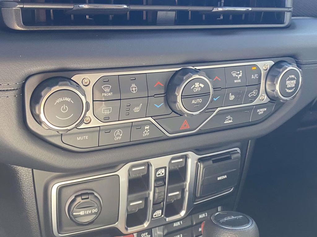 2026 Granite Crystal Metallic Clearcoat Jeep Gladiator Mojave 4X4 Truck