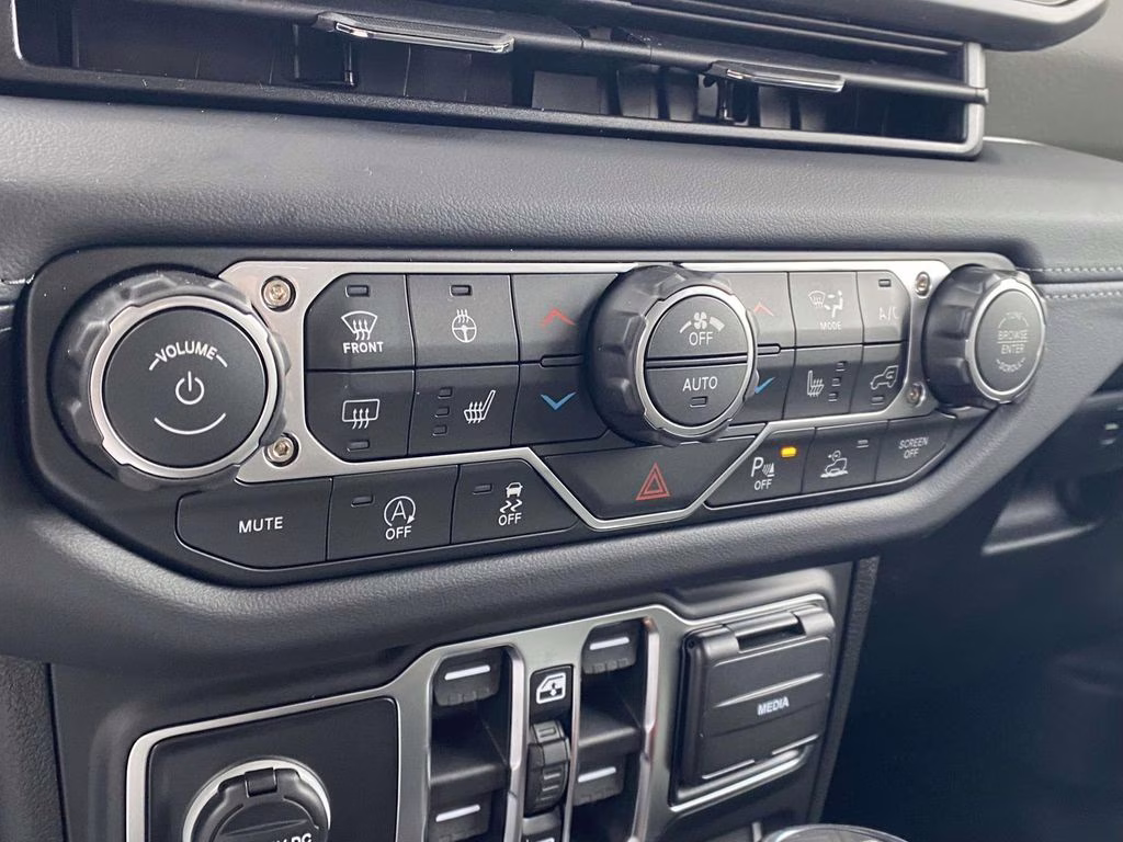 2026 Bright White Clearcoat Jeep Gladiator Mojave X 4X4 Truck