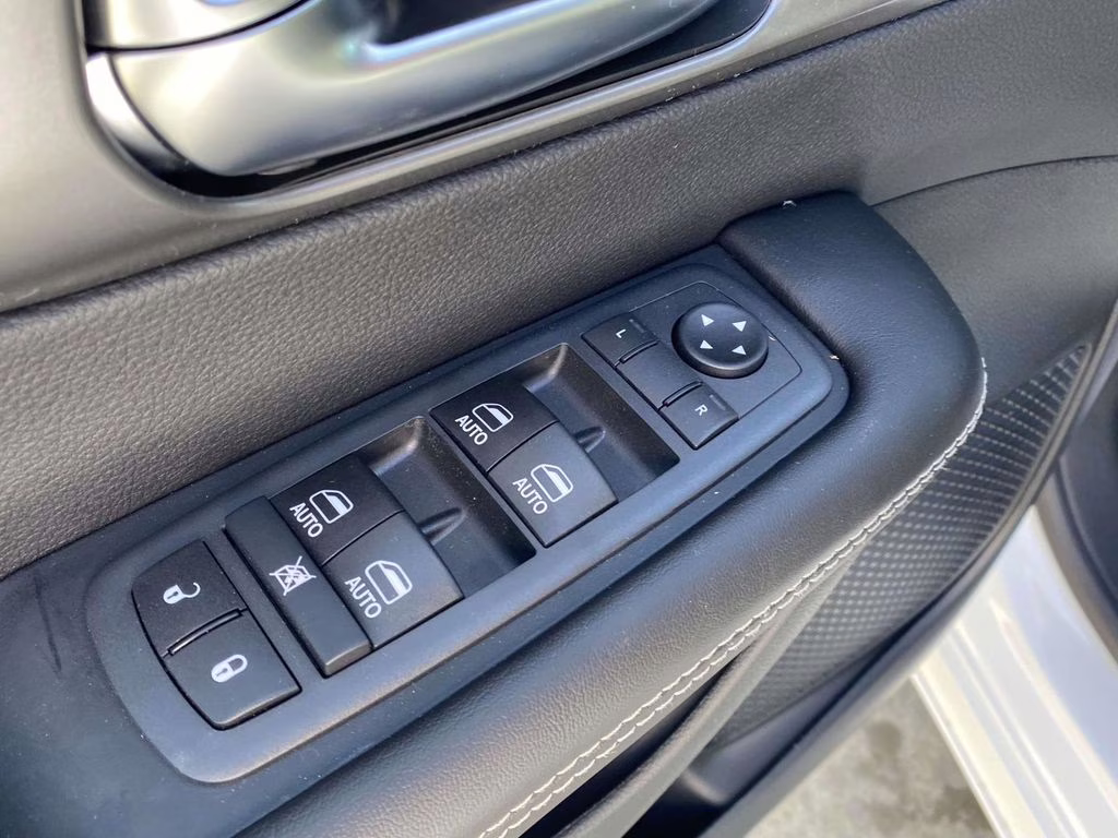 2026 Bright White Clearcoat Chrysler Pacifica Select FWD Van