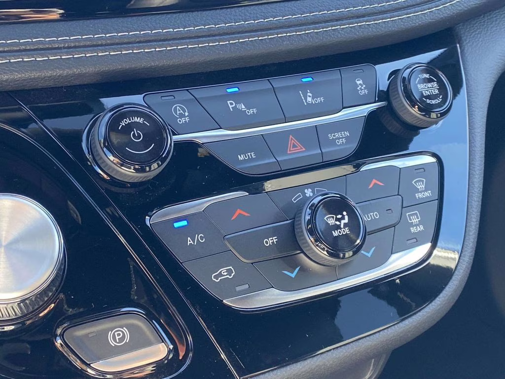 2026 Bright White Clearcoat Chrysler Pacifica Select FWD Van