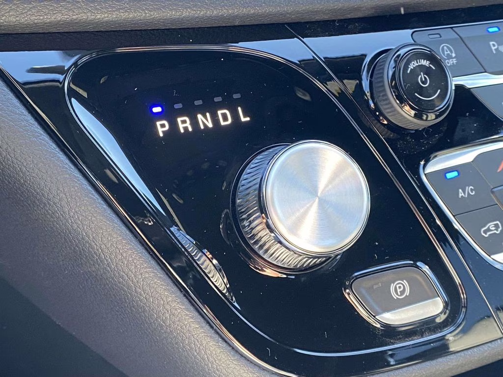 2026 Bright White Clearcoat Chrysler Pacifica Select FWD Van