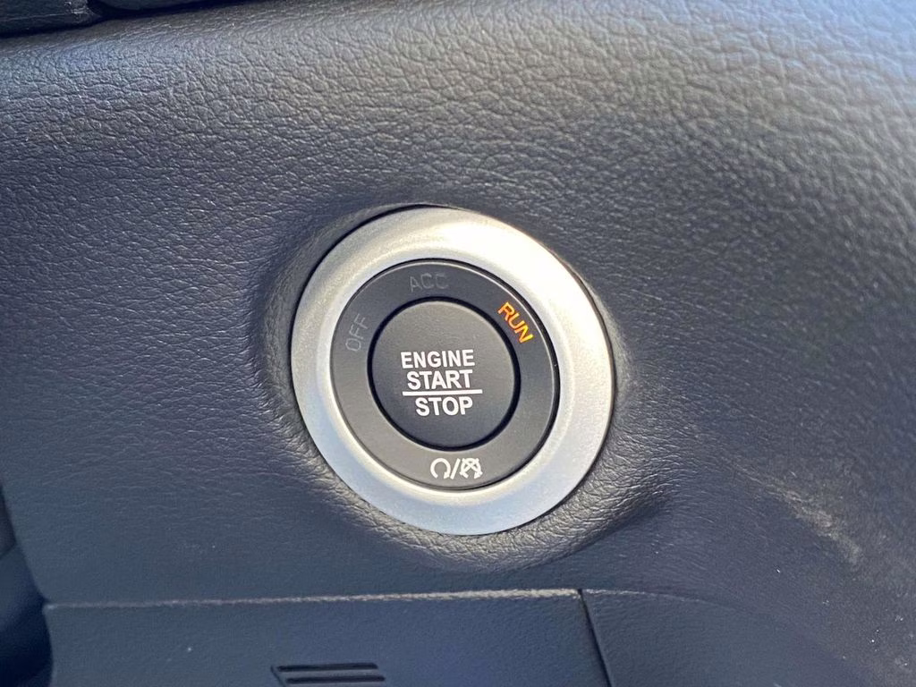 2026 Bright White Clearcoat Chrysler Pacifica Select FWD Van