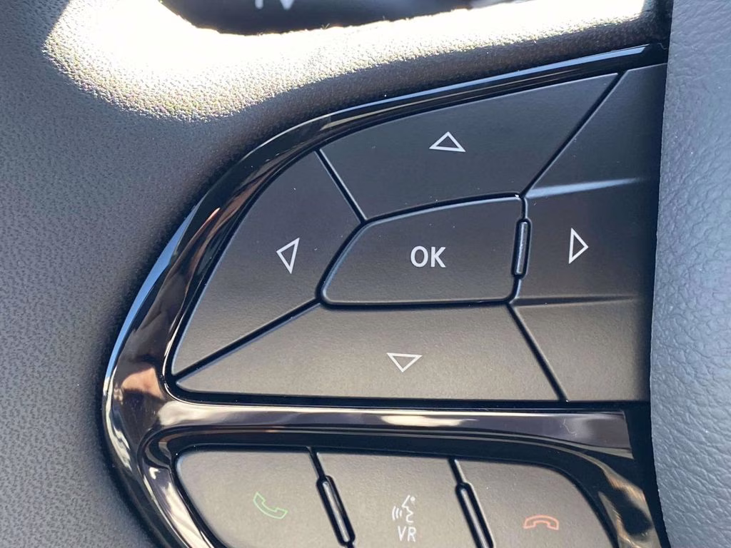 2026 Bright White Clearcoat Chrysler Pacifica Select FWD Van